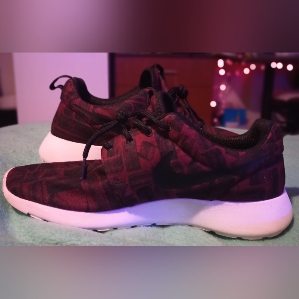 Nike Women's Roshe One Print Night Maroon Running Shoes